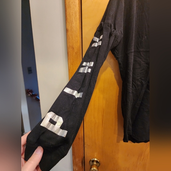 VS PINK Long Sleeve - XS - Picture 4 of 6